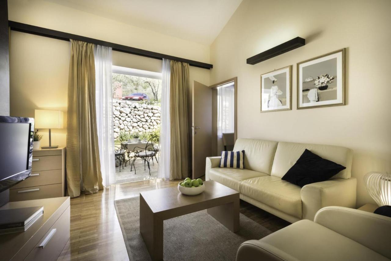 Apartment Aci Marina เซรส ภายนอก รูปภาพ