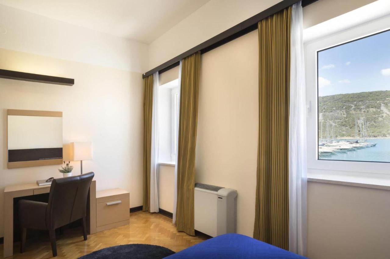 Apartment Aci Marina เซรส ภายนอก รูปภาพ